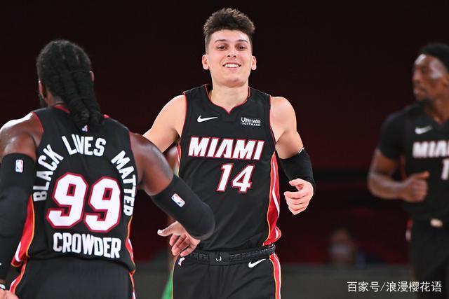 她都第一个 她都第一个